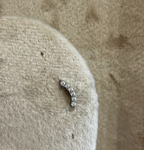 Pàve curved cluster helix piercing