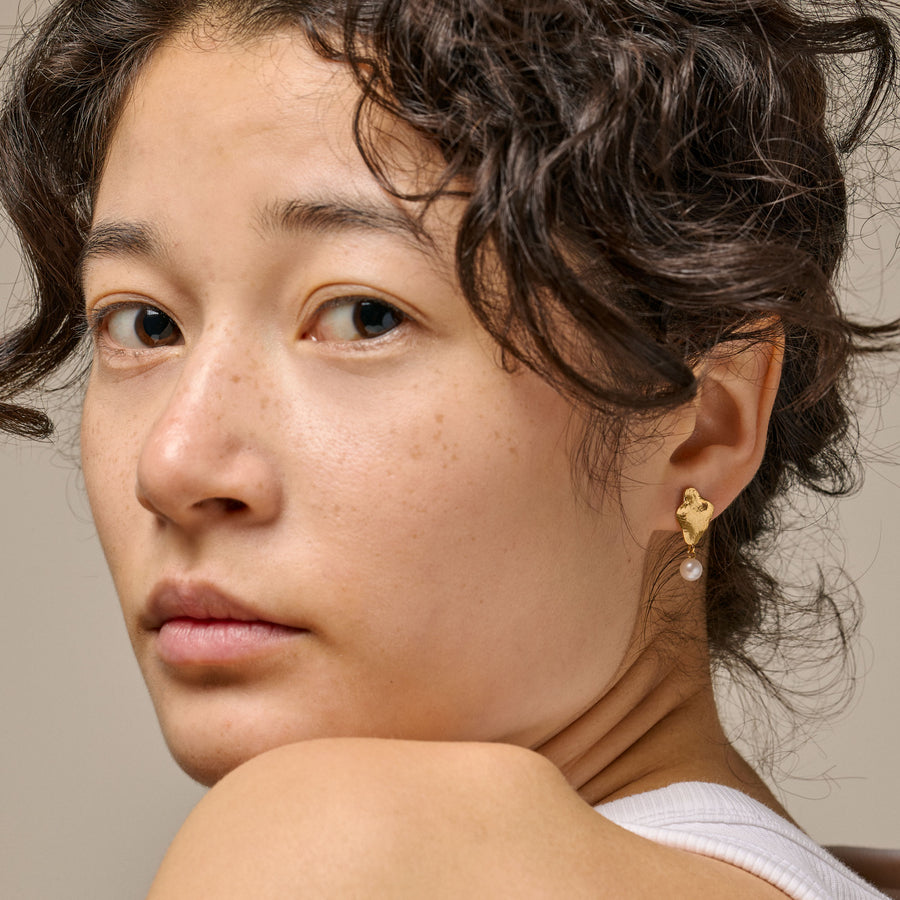 Caia Small Pearl Earring
