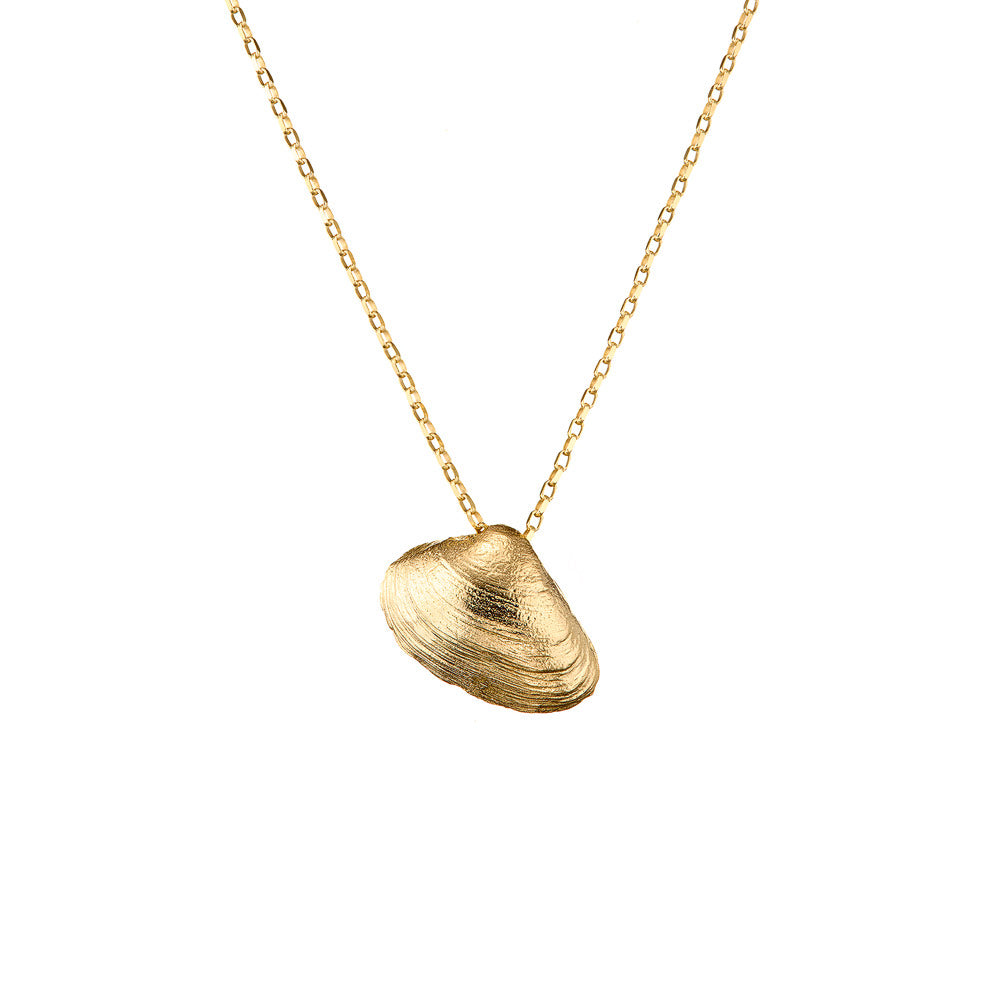 clam shell necklace; 9ct gold necklace
