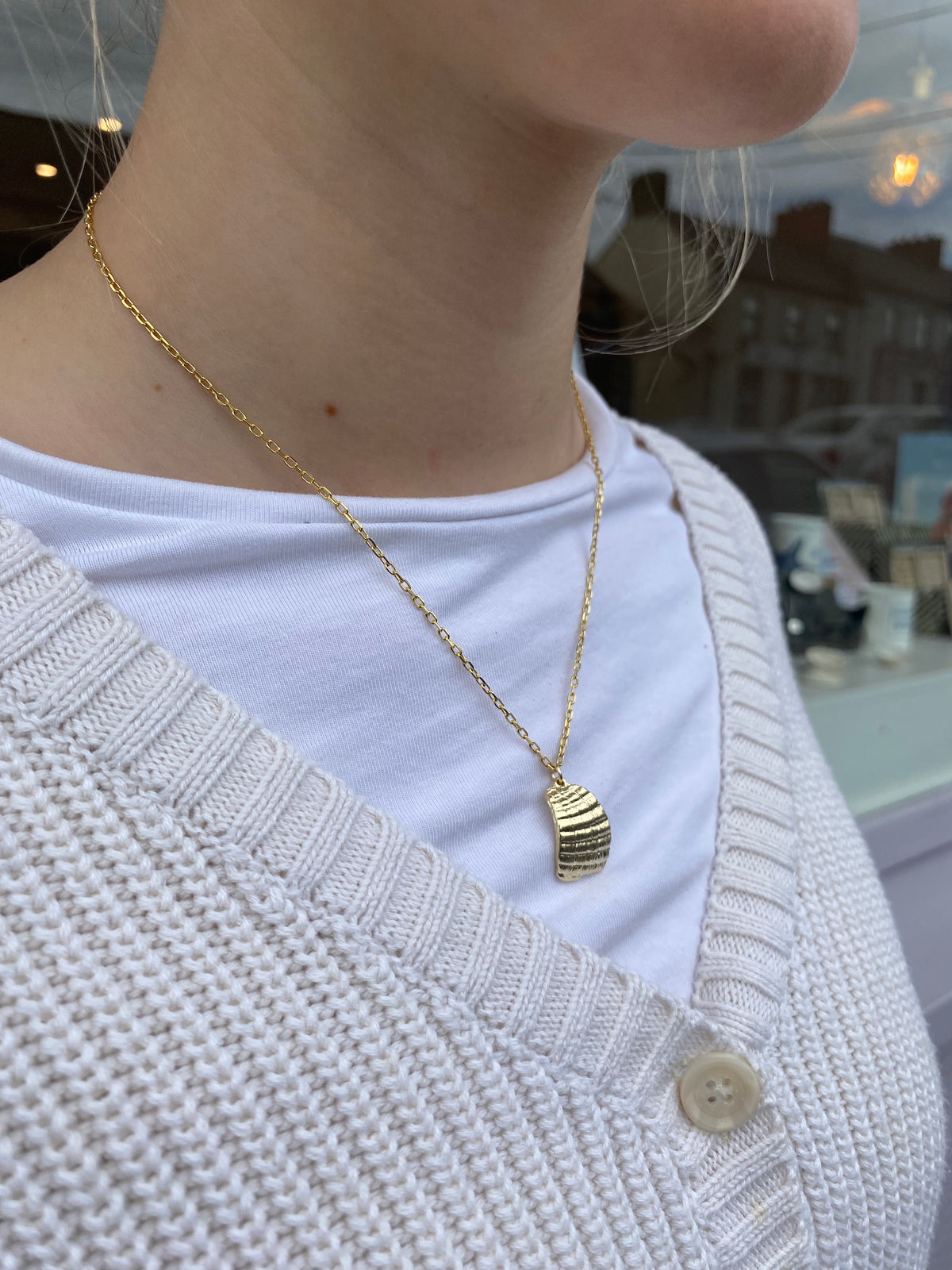 Shell Necklace; 9ct Gold Shell Necklace