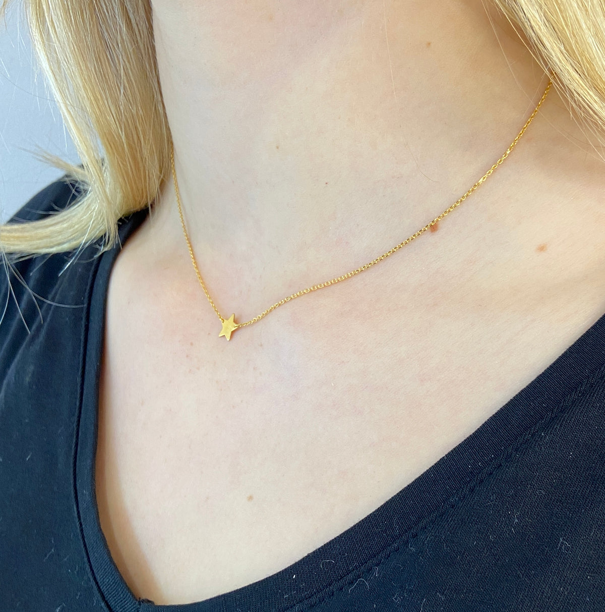 Star necklace; 9ct Gold Necklace; Delicate jewellery