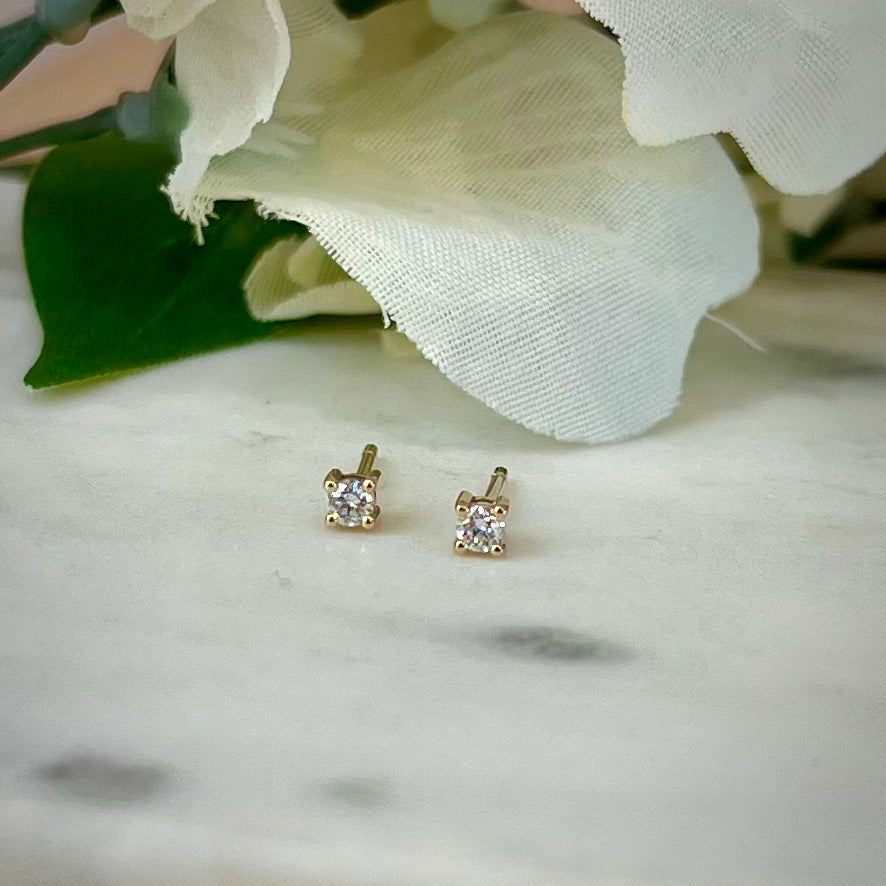 Classic Diamond Stud Earrings in 9ct Yellow Gold