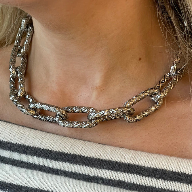 Diva Necklace With Diamond-Cut Oval Links